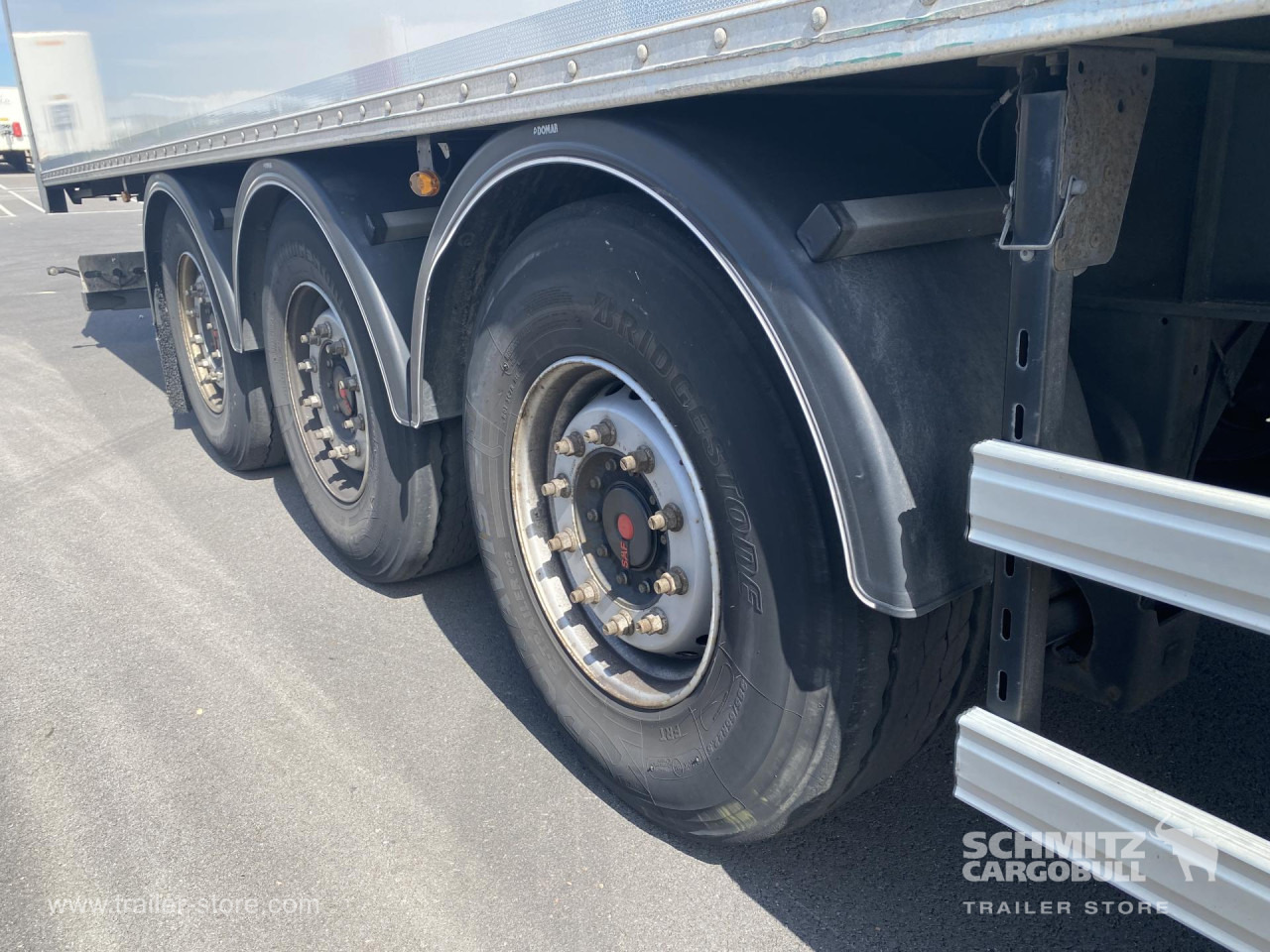 FRUEHAUF Dryfreight Standard Roller shutter door - Poluprikolica sa zatvorenim sandukom: slika FRUEHAUF Dryfreight Standard Roller shutter door - Poluprikolica sa zatvorenim sandukom FRUEHAUF Dryfreight Standard Roller shutter door - Poluprikolica sa zatvorenim sandukom: slika FRUEHAUF Dryfreight Standard Roller shutter door - Poluprikolica sa zatvorenim sandukom