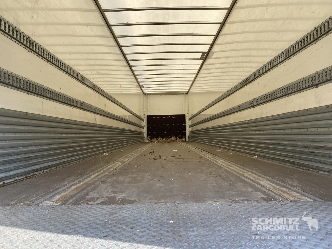 LECI TRAILER Dryfreight Standard Roller shutter door - Poluprikolica sa zatvorenim sandukom: slika LECI TRAILER Dryfreight Standard Roller shutter door - Poluprikolica sa zatvorenim sandukom LECI TRAILER Dryfreight Standard Roller shutter door - Poluprikolica sa zatvorenim sandukom: slika LECI TRAILER Dryfreight Standard Roller shutter door - Poluprikolica sa zatvorenim sandukom