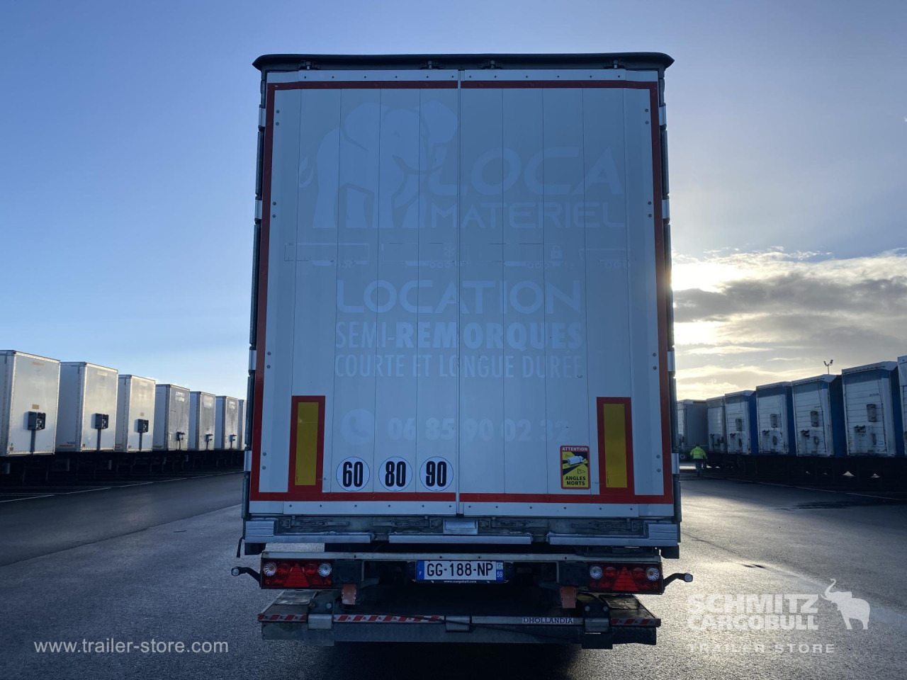 Poluprikolica s ceradom SCHMITZ Curtainsider Standard Taillift: slika Poluprikolica s ceradom SCHMITZ Curtainsider Standard Taillift Poluprikolica s ceradom SCHMITZ Curtainsider Standard Taillift: slika Poluprikolica s ceradom SCHMITZ Curtainsider Standard Taillift