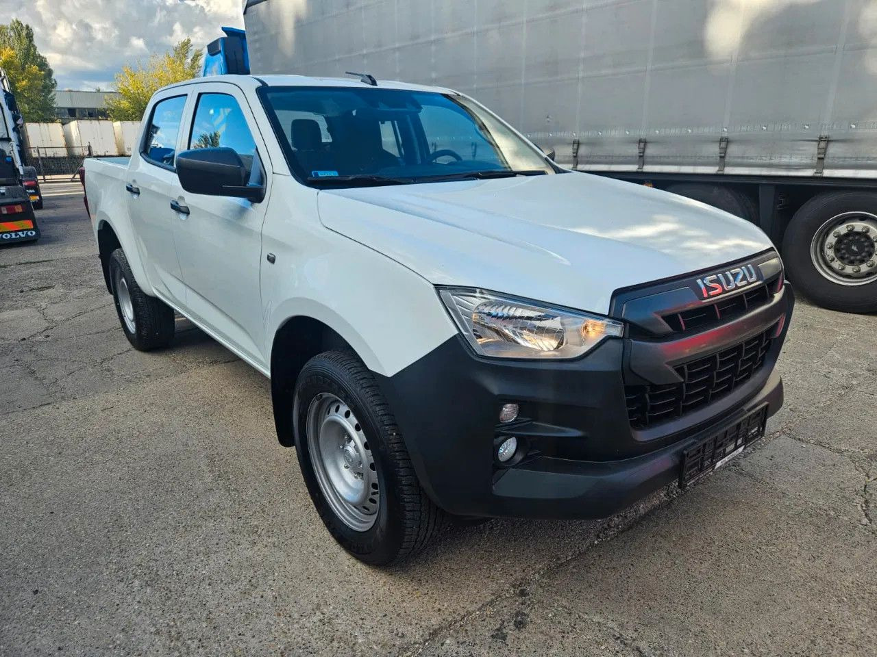 Isuzu D-Max 2H, 4H, 4L - SUV: slika Isuzu D-Max 2H, 4H, 4L - SUV Isuzu D-Max 2H, 4H, 4L - SUV: slika Isuzu D-Max 2H, 4H, 4L - SUV