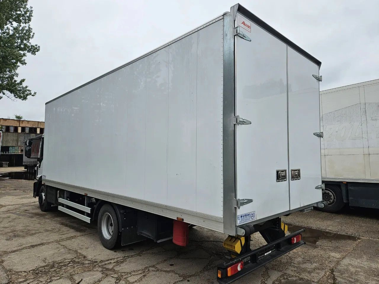 Iveco EuroCargo 120 - 210 BOX 12t Only 7554 km - Kamion sandučar: slika Iveco EuroCargo 120 - 210 BOX 12t Only 7554 km - Kamion sandučar Iveco EuroCargo 120 - 210 BOX 12t Only 7554 km - Kamion sandučar: slika Iveco EuroCargo 120 - 210 BOX 12t Only 7554 km - Kamion sandučar