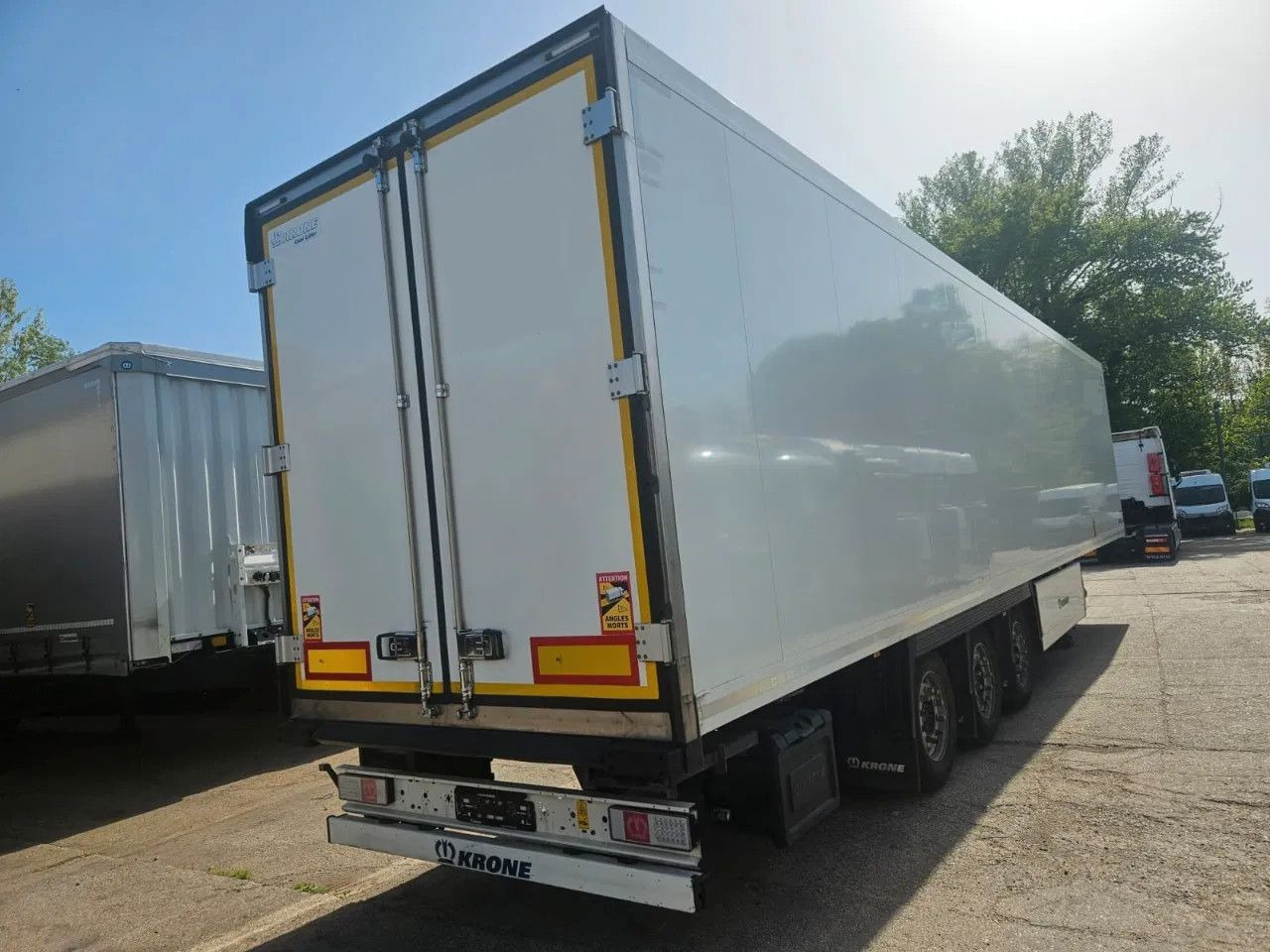 Krone SDR 27eL4-S - Frigo ThermoKing SLX300 - Lifting - Poluprikolica hladnjača: slika Krone SDR 27eL4-S - Frigo ThermoKing SLX300 - Lifting - Poluprikolica hladnjača Krone SDR 27eL4-S - Frigo ThermoKing SLX300 - Lifting - Poluprikolica hladnjača: slika Krone SDR 27eL4-S - Frigo ThermoKing SLX300 - Lifting - Poluprikolica hladnjača