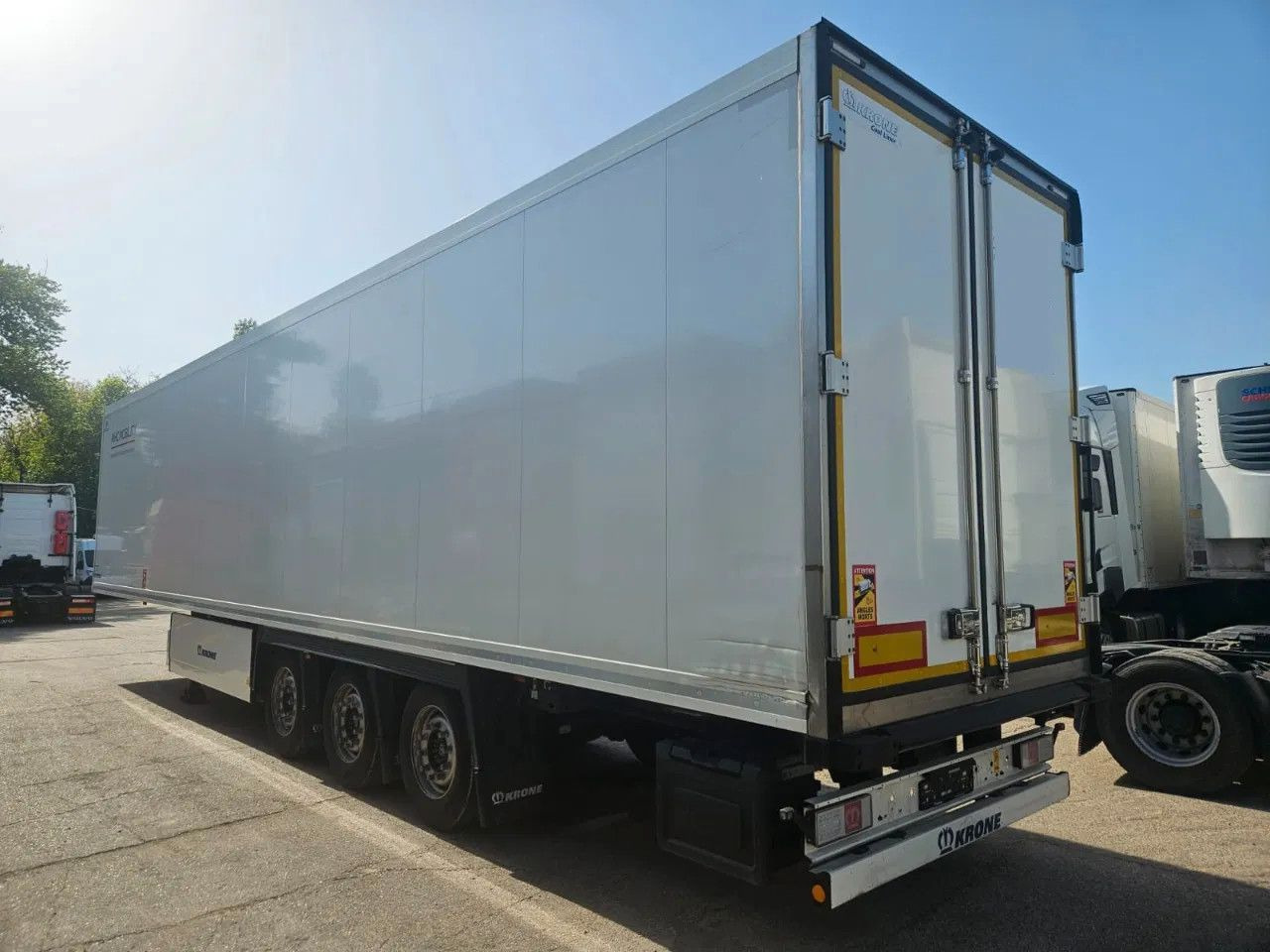 Krone SDR 27eL4-S - Frigo ThermoKing SLX300 - Lifting - Poluprikolica hladnjača: slika Krone SDR 27eL4-S - Frigo ThermoKing SLX300 - Lifting - Poluprikolica hladnjača Krone SDR 27eL4-S - Frigo ThermoKing SLX300 - Lifting - Poluprikolica hladnjača: slika Krone SDR 27eL4-S - Frigo ThermoKing SLX300 - Lifting - Poluprikolica hladnjača