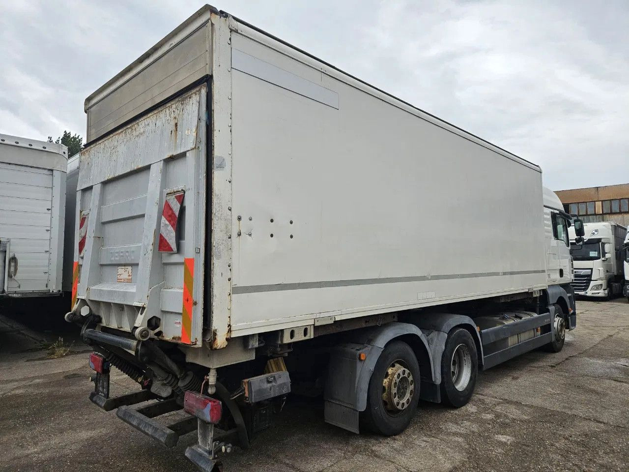 MAN TGA 26.400 BDF Tail Lift Euro5, New Smart2 Tacho - Transporter kontejnera/ Kamion s izmjenjivim sanducima: slika MAN TGA 26.400 BDF Tail Lift Euro5, New Smart2 Tacho - Transporter kontejnera/ Kamion s izmjenjivim sanducima MAN TGA 26.400 BDF Tail Lift Euro5, New Smart2 Tacho - Transporter kontejnera/ Kamion s izmjenjivim sanducima: slika MAN TGA 26.400 BDF Tail Lift Euro5, New Smart2 Tacho - Transporter kontejnera/ Kamion s izmjenjivim sanducima