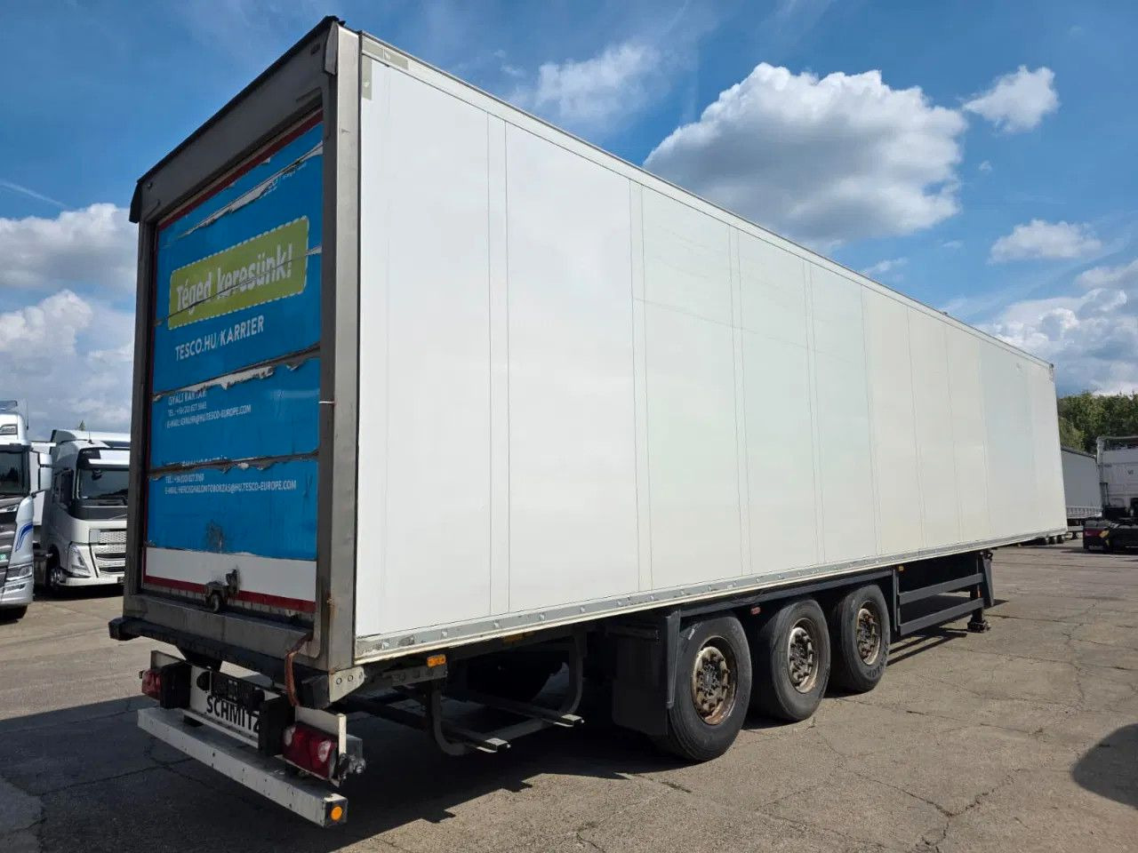 Schmitz Cargobull SCB S3B CARRIER VECTOR 1950 Mt- Lifting Axel-12U - Poluprikolica hladnjača: slika Schmitz Cargobull SCB S3B CARRIER VECTOR 1950 Mt- Lifting Axel-12U - Poluprikolica hladnjača Schmitz Cargobull SCB S3B CARRIER VECTOR 1950 Mt- Lifting Axel-12U - Poluprikolica hladnjača: slika Schmitz Cargobull SCB S3B CARRIER VECTOR 1950 Mt- Lifting Axel-12U - Poluprikolica hladnjača