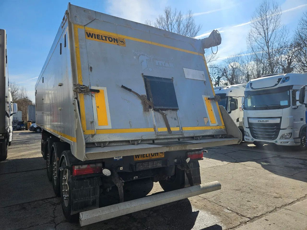 Wielton NW-3 38m3 Lifting Axle, Alloy w. - Kiper poluprikolica: slika Wielton NW-3 38m3 Lifting Axle, Alloy w. - Kiper poluprikolica Wielton NW-3 38m3 Lifting Axle, Alloy w. - Kiper poluprikolica: slika Wielton NW-3 38m3 Lifting Axle, Alloy w. - Kiper poluprikolica