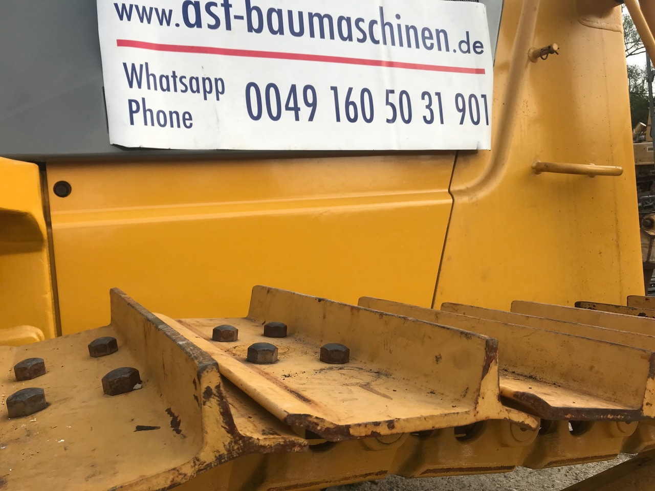 KOMATSU D65EX-12 mit Ripperventil - Buldožer: slika KOMATSU D65EX-12 mit Ripperventil - Buldožer KOMATSU D65EX-12 mit Ripperventil - Buldožer: slika KOMATSU D65EX-12 mit Ripperventil - Buldožer