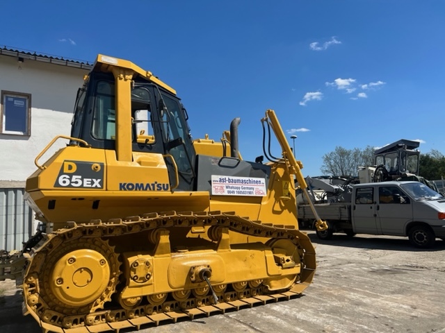 KOMATSU D65EX12 mit Ripperventil - Buldožer: slika KOMATSU D65EX12 mit Ripperventil - Buldožer KOMATSU D65EX12 mit Ripperventil - Buldožer: slika KOMATSU D65EX12 mit Ripperventil - Buldožer