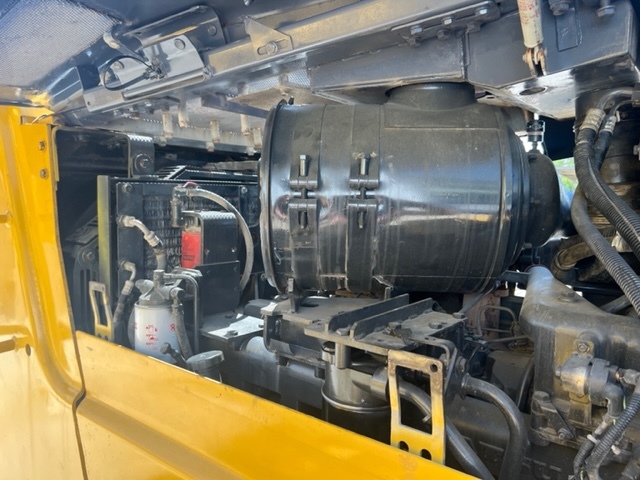 KOMATSU D65EX12 mit Ripperventil - Buldožer: slika KOMATSU D65EX12 mit Ripperventil - Buldožer KOMATSU D65EX12 mit Ripperventil - Buldožer: slika KOMATSU D65EX12 mit Ripperventil - Buldožer