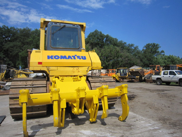 KOMATSU D85PX15 mit 3-Zahn-Ripper - Buldožer: slika KOMATSU D85PX15 mit 3-Zahn-Ripper - Buldožer KOMATSU D85PX15 mit 3-Zahn-Ripper - Buldožer: slika KOMATSU D85PX15 mit 3-Zahn-Ripper - Buldožer