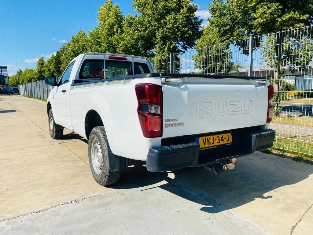 Isuzu D-Max Socage - Automobil: slika Isuzu D-Max Socage - Automobil Isuzu D-Max Socage - Automobil: slika Isuzu D-Max Socage - Automobil