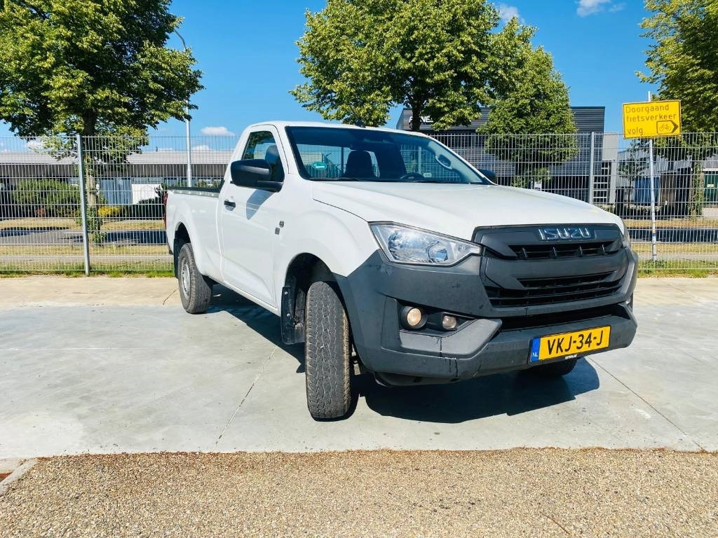 Isuzu D-Max Socage - Automobil: slika Isuzu D-Max Socage - Automobil Isuzu D-Max Socage - Automobil: slika Isuzu D-Max Socage - Automobil