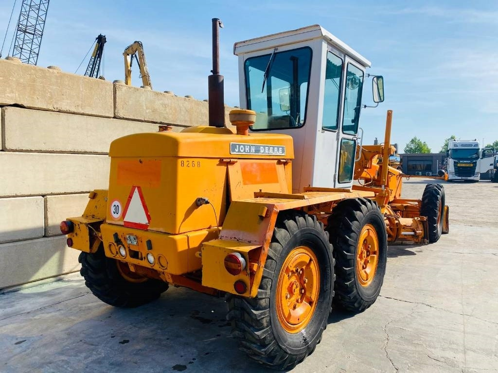 John Deere 570 A - Grejder: slika John Deere 570 A - Grejder John Deere 570 A - Grejder: slika John Deere 570 A - Grejder