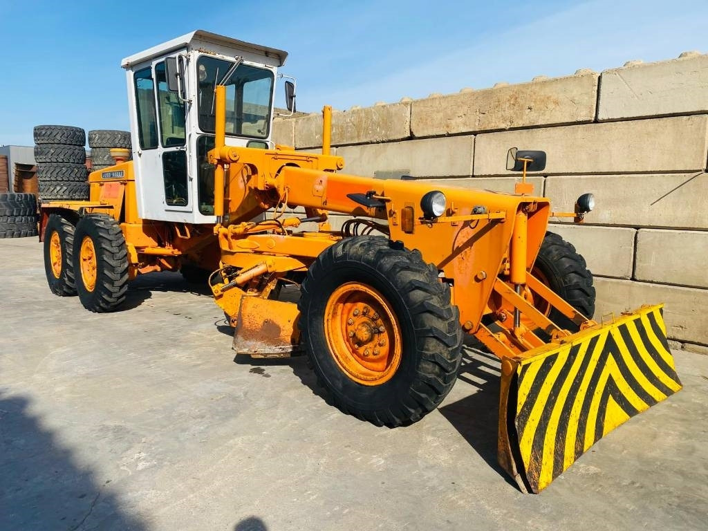 John Deere 570 A - Grejder: slika John Deere 570 A - Grejder John Deere 570 A - Grejder: slika John Deere 570 A - Grejder
