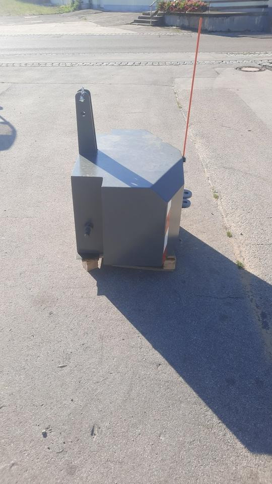 Frontgewicht Heckgewicht 300 - 1200kg Traktor Gewicht Schlepper - Protuuteg: slika Frontgewicht Heckgewicht 300 - 1200kg Traktor Gewicht Schlepper - Protuuteg Frontgewicht Heckgewicht 300 - 1200kg Traktor Gewicht Schlepper - Protuuteg: slika Frontgewicht Heckgewicht 300 - 1200kg Traktor Gewicht Schlepper - Protuuteg