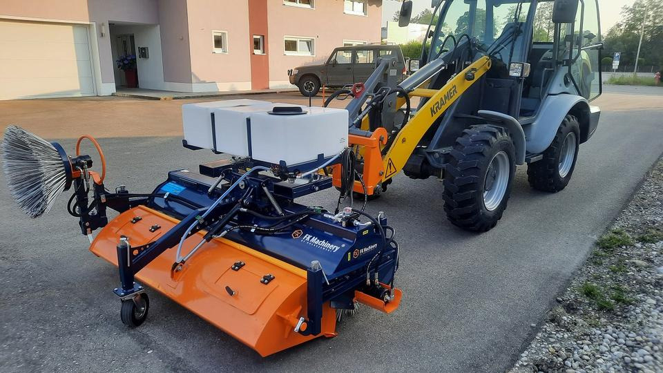 Kehrmaschine Kramer 1,2, 1,5, 1,8 2,3 2,8m Euro Radlader Hoflader - Metla: slika Kehrmaschine Kramer 1,2, 1,5, 1,8 2,3 2,8m Euro Radlader Hoflader - Metla Kehrmaschine Kramer 1,2, 1,5, 1,8 2,3 2,8m Euro Radlader Hoflader - Metla: slika Kehrmaschine Kramer 1,2, 1,5, 1,8 2,3 2,8m Euro Radlader Hoflader - Metla