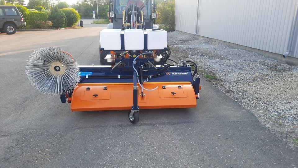 Kehrmaschine Kramer 1,2, 1,5, 1,8 2,3 2,8m Euro Radlader Hoflader - Metla: slika Kehrmaschine Kramer 1,2, 1,5, 1,8 2,3 2,8m Euro Radlader Hoflader - Metla Kehrmaschine Kramer 1,2, 1,5, 1,8 2,3 2,8m Euro Radlader Hoflader - Metla: slika Kehrmaschine Kramer 1,2, 1,5, 1,8 2,3 2,8m Euro Radlader Hoflader - Metla