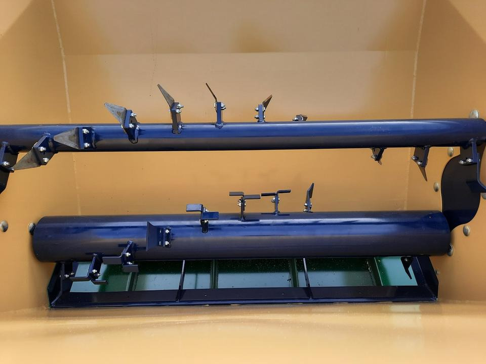 Novi Oprema za stoku Liegeboxen Einstreugerät Futterverteilgerät Hoflader Radlader Cat: slika Novi Oprema za stoku Liegeboxen Einstreugerät Futterverteilgerät Hoflader Radlader Cat