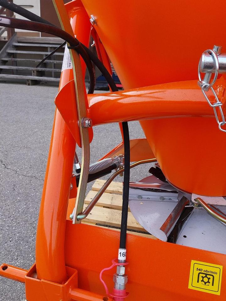 Salzstreuer 200l-500l Sand Splitt Schlepper Traktor Winterdienst - Posipač pijeska/ Soli: slika Salzstreuer 200l-500l Sand Splitt Schlepper Traktor Winterdienst - Posipač pijeska/ Soli Salzstreuer 200l-500l Sand Splitt Schlepper Traktor Winterdienst - Posipač pijeska/ Soli: slika Salzstreuer 200l-500l Sand Splitt Schlepper Traktor Winterdienst - Posipač pijeska/ Soli