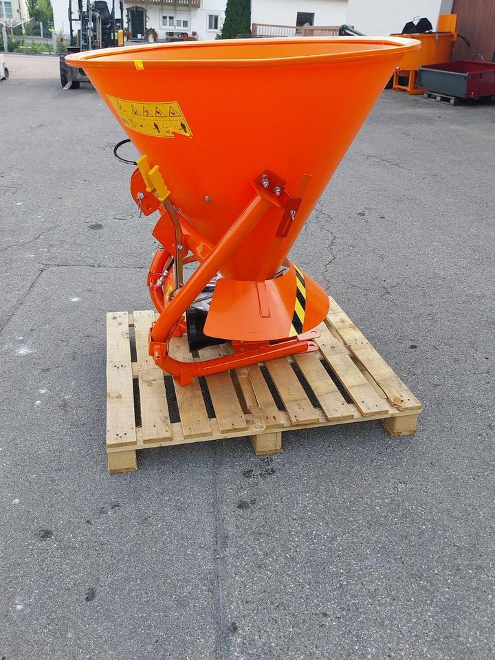 Salzstreuer 200l-500l Sand Splitt Schlepper Traktor Winterdienst - Posipač pijeska/ Soli: slika Salzstreuer 200l-500l Sand Splitt Schlepper Traktor Winterdienst - Posipač pijeska/ Soli Salzstreuer 200l-500l Sand Splitt Schlepper Traktor Winterdienst - Posipač pijeska/ Soli: slika Salzstreuer 200l-500l Sand Splitt Schlepper Traktor Winterdienst - Posipač pijeska/ Soli