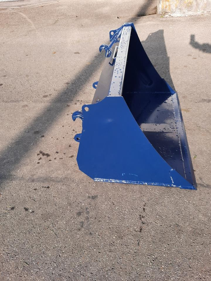 Schaufel 1,2m Euro Schlepper Frontladerschaufel Universalschaufel - Utovarna korpa: slika Schaufel 1,2m Euro Schlepper Frontladerschaufel Universalschaufel - Utovarna korpa Schaufel 1,2m Euro Schlepper Frontladerschaufel Universalschaufel - Utovarna korpa: slika Schaufel 1,2m Euro Schlepper Frontladerschaufel Universalschaufel - Utovarna korpa