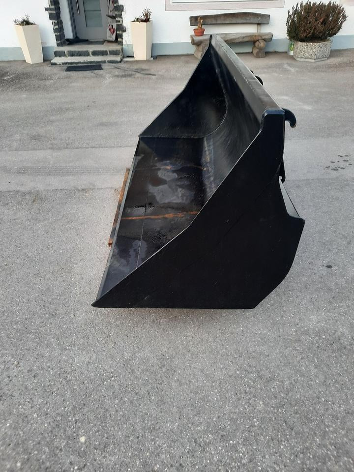 Schaufel 2,4m Teleskoplader Radlader Universalschaufel Genie - Utovarna korpa: slika Schaufel 2,4m Teleskoplader Radlader Universalschaufel Genie - Utovarna korpa Schaufel 2,4m Teleskoplader Radlader Universalschaufel Genie - Utovarna korpa: slika Schaufel 2,4m Teleskoplader Radlader Universalschaufel Genie - Utovarna korpa