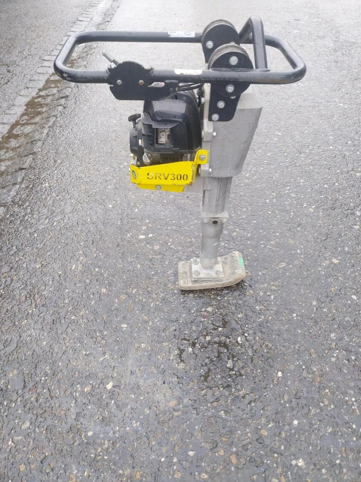 Weber SRV 300 II Stampfer Frosch Verdichter Rüttelplatte - Nabijač: slika Weber SRV 300 II Stampfer Frosch Verdichter Rüttelplatte - Nabijač Weber SRV 300 II Stampfer Frosch Verdichter Rüttelplatte - Nabijač: slika Weber SRV 300 II Stampfer Frosch Verdichter Rüttelplatte - Nabijač