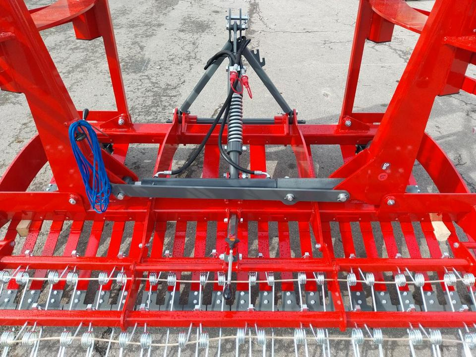 Weidelüfter 6m Wiesenstriegel Wiesenegge Grünlandpflege Striegel - Opružna drljača: slika Weidelüfter 6m Wiesenstriegel Wiesenegge Grünlandpflege Striegel - Opružna drljača Weidelüfter 6m Wiesenstriegel Wiesenegge Grünlandpflege Striegel - Opružna drljača: slika Weidelüfter 6m Wiesenstriegel Wiesenegge Grünlandpflege Striegel - Opružna drljača