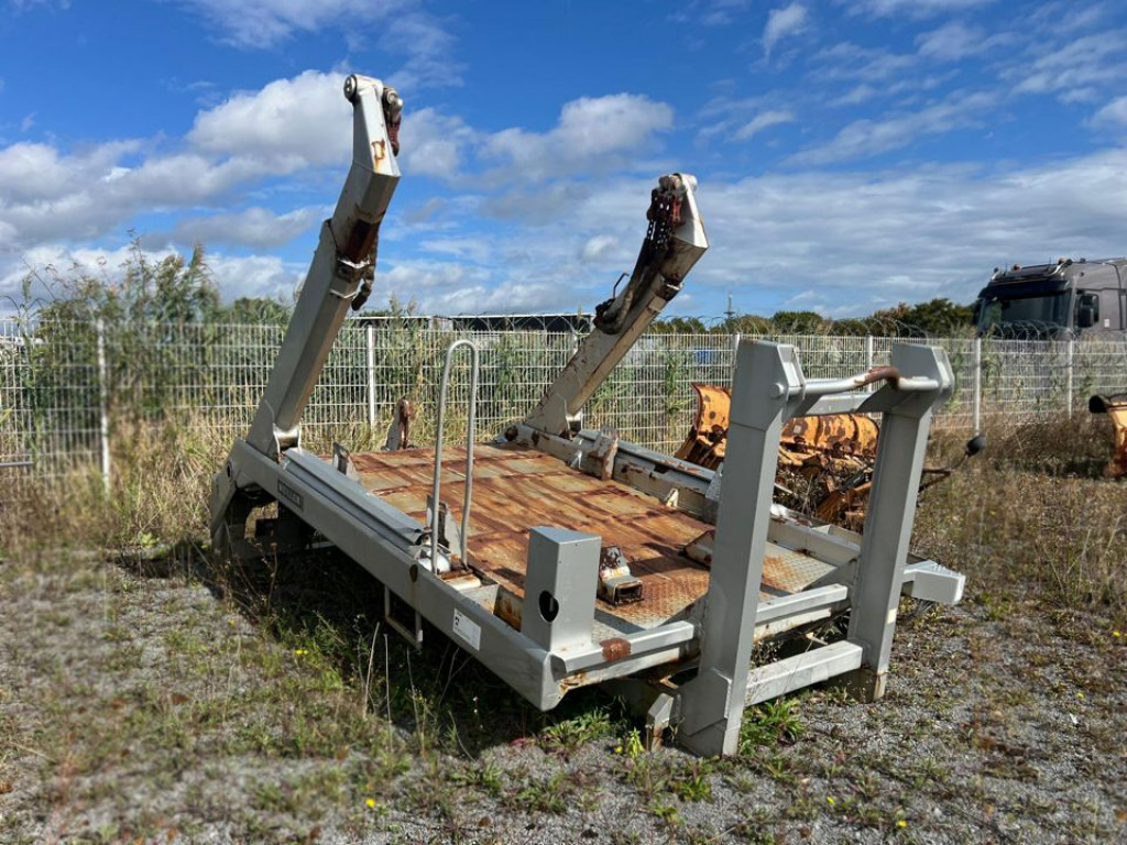 Abrollcontainer Abrollcont. als Meiller Absetzkipper - Kamion s kukastom dizalicom: slika Abrollcontainer Abrollcont. als Meiller Absetzkipper - Kamion s kukastom dizalicom Abrollcontainer Abrollcont. als Meiller Absetzkipper - Kamion s kukastom dizalicom: slika Abrollcontainer Abrollcont. als Meiller Absetzkipper - Kamion s kukastom dizalicom