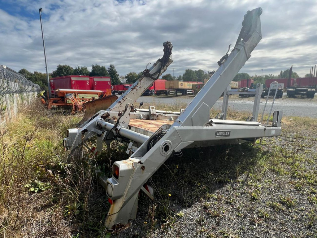 Abrollcontainer Abrollcont. als Meiller Absetzkipper - Kamion s kukastom dizalicom: slika Abrollcontainer Abrollcont. als Meiller Absetzkipper - Kamion s kukastom dizalicom Abrollcontainer Abrollcont. als Meiller Absetzkipper - Kamion s kukastom dizalicom: slika Abrollcontainer Abrollcont. als Meiller Absetzkipper - Kamion s kukastom dizalicom