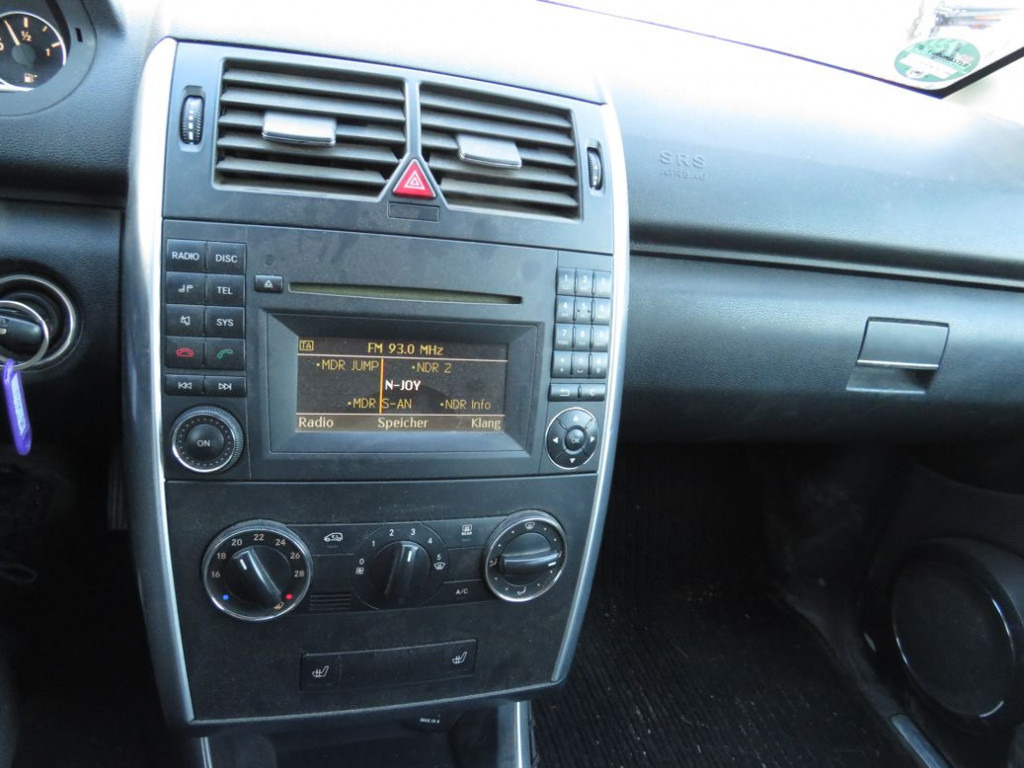 Kamion MERCEDES-BENZ A-Klasse 200 Avantgarde PKW: slika Kamion MERCEDES-BENZ A-Klasse 200 Avantgarde PKW
