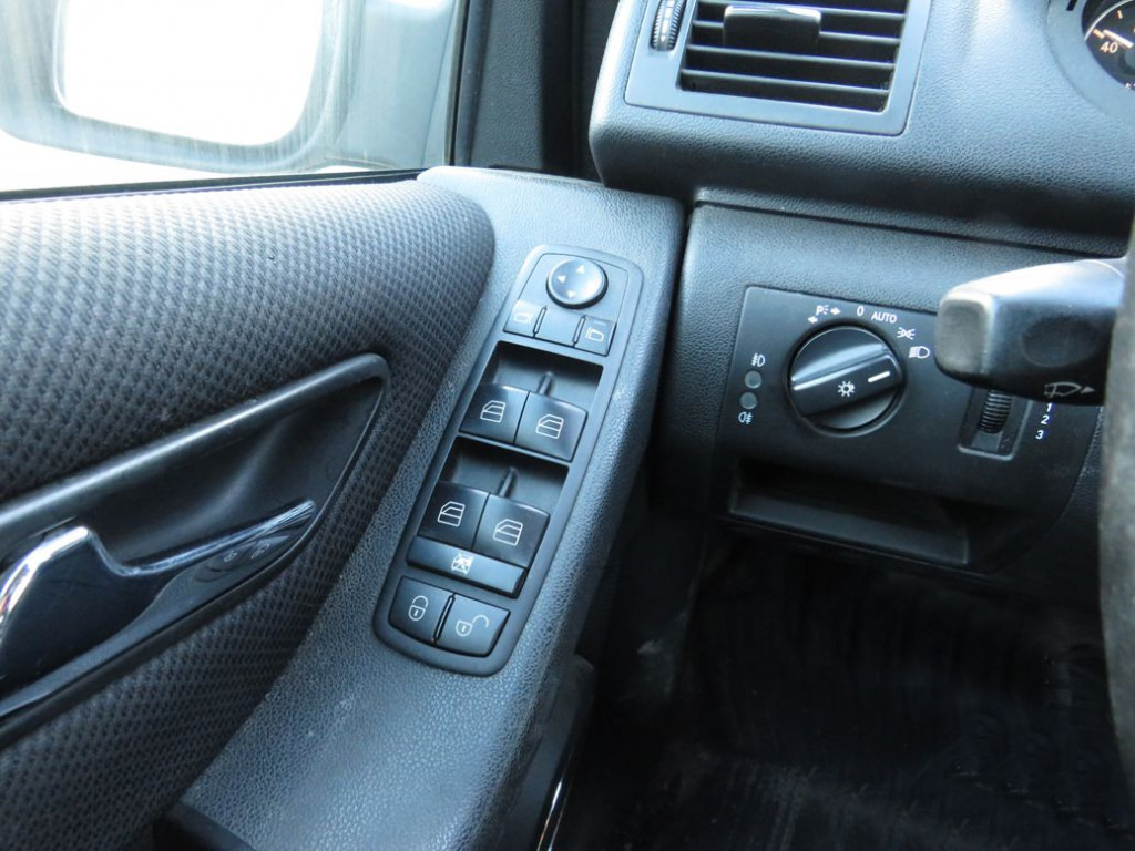 Kamion MERCEDES-BENZ A-Klasse 200 Avantgarde PKW: slika Kamion MERCEDES-BENZ A-Klasse 200 Avantgarde PKW