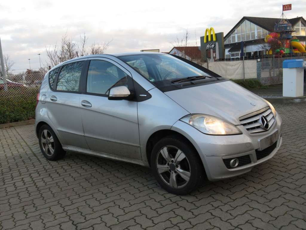 Kamion MERCEDES-BENZ A-Klasse 200 Avantgarde PKW: slika Kamion MERCEDES-BENZ A-Klasse 200 Avantgarde PKW