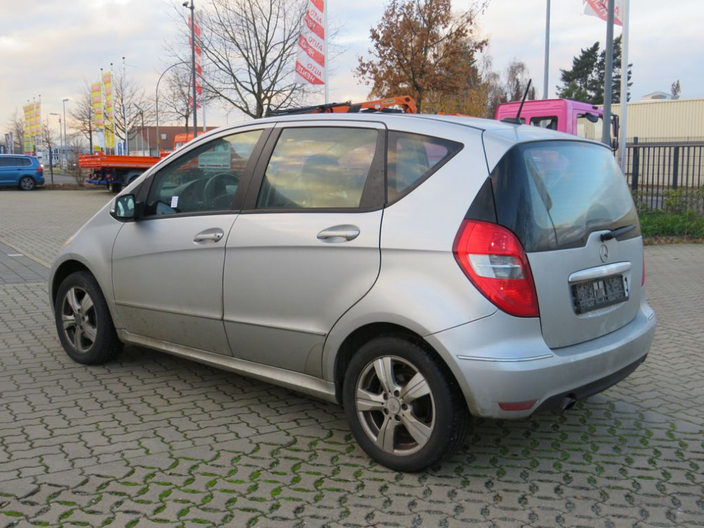 Kamion MERCEDES-BENZ A-Klasse 200 Avantgarde PKW: slika Kamion MERCEDES-BENZ A-Klasse 200 Avantgarde PKW