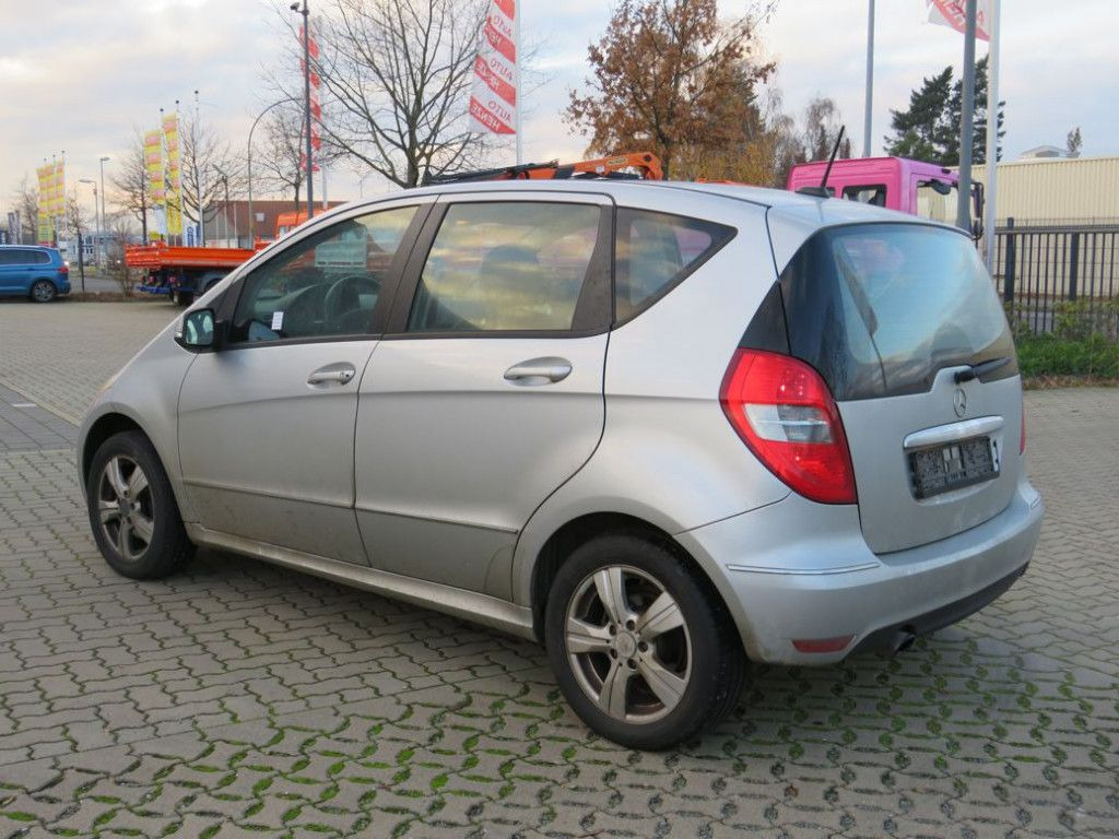 Mercedes-Benz A-Klasse 200 Avantgarde PKW - Kamion: slika Mercedes-Benz A-Klasse 200 Avantgarde PKW - Kamion Mercedes-Benz A-Klasse 200 Avantgarde PKW - Kamion: slika Mercedes-Benz A-Klasse 200 Avantgarde PKW - Kamion
