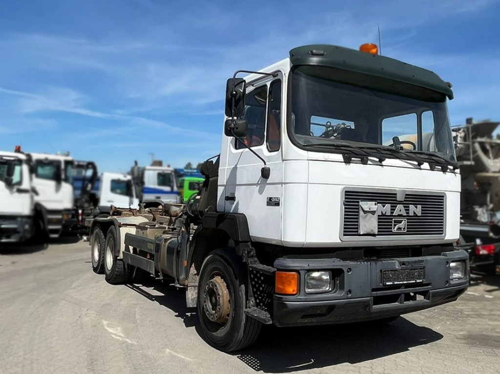 MAN F2000 27.342 6x4 Abrollkipper mit Kran - Kamion s kukastom dizalicom, Kamion s kranom: slika MAN F2000 27.342 6x4 Abrollkipper mit Kran - Kamion s kukastom dizalicom, Kamion s kranom MAN F2000 27.342 6x4 Abrollkipper mit Kran - Kamion s kukastom dizalicom, Kamion s kranom: slika MAN F2000 27.342 6x4 Abrollkipper mit Kran - Kamion s kukastom dizalicom, Kamion s kranom