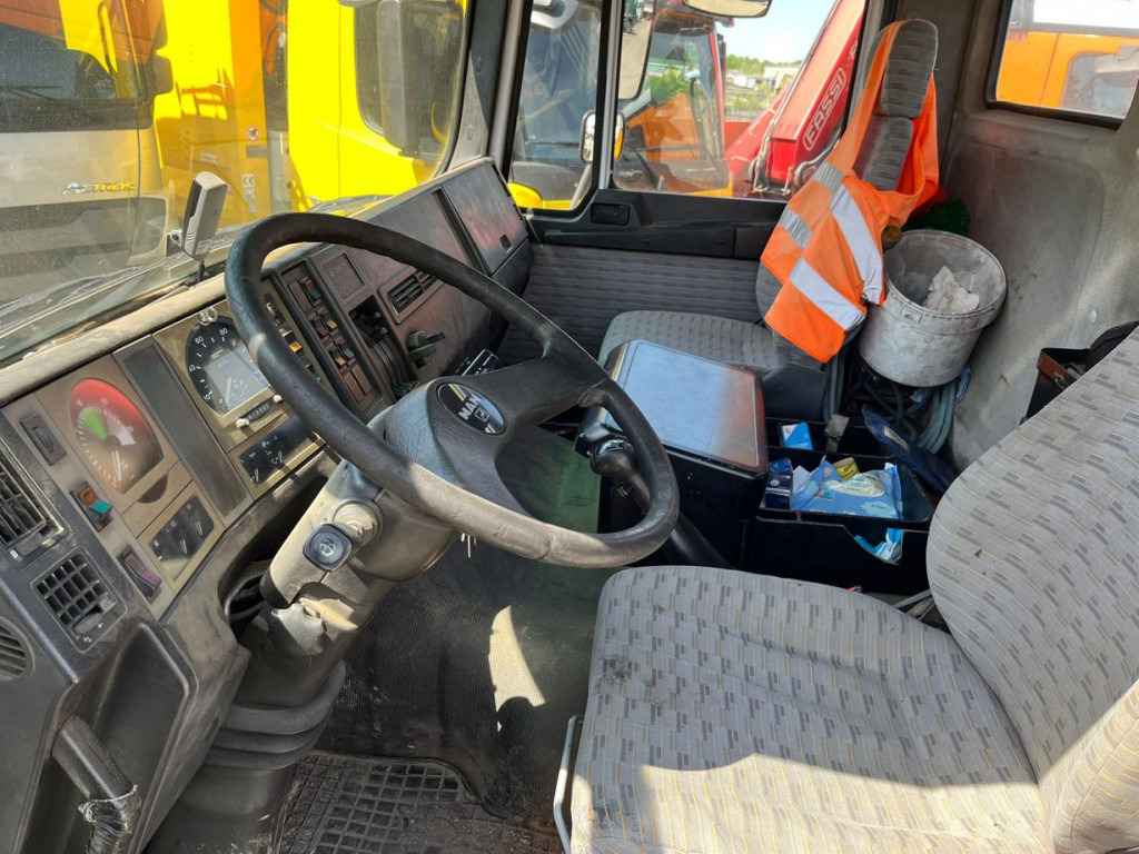 MAN MAN F2000 Abrollkipper mit Kran 27.342 6x4 - Kamion s kukastom dizalicom, Kamion s kranom: slika MAN MAN F2000 Abrollkipper mit Kran 27.342 6x4 - Kamion s kukastom dizalicom, Kamion s kranom MAN MAN F2000 Abrollkipper mit Kran 27.342 6x4 - Kamion s kukastom dizalicom, Kamion s kranom: slika MAN MAN F2000 Abrollkipper mit Kran 27.342 6x4 - Kamion s kukastom dizalicom, Kamion s kranom