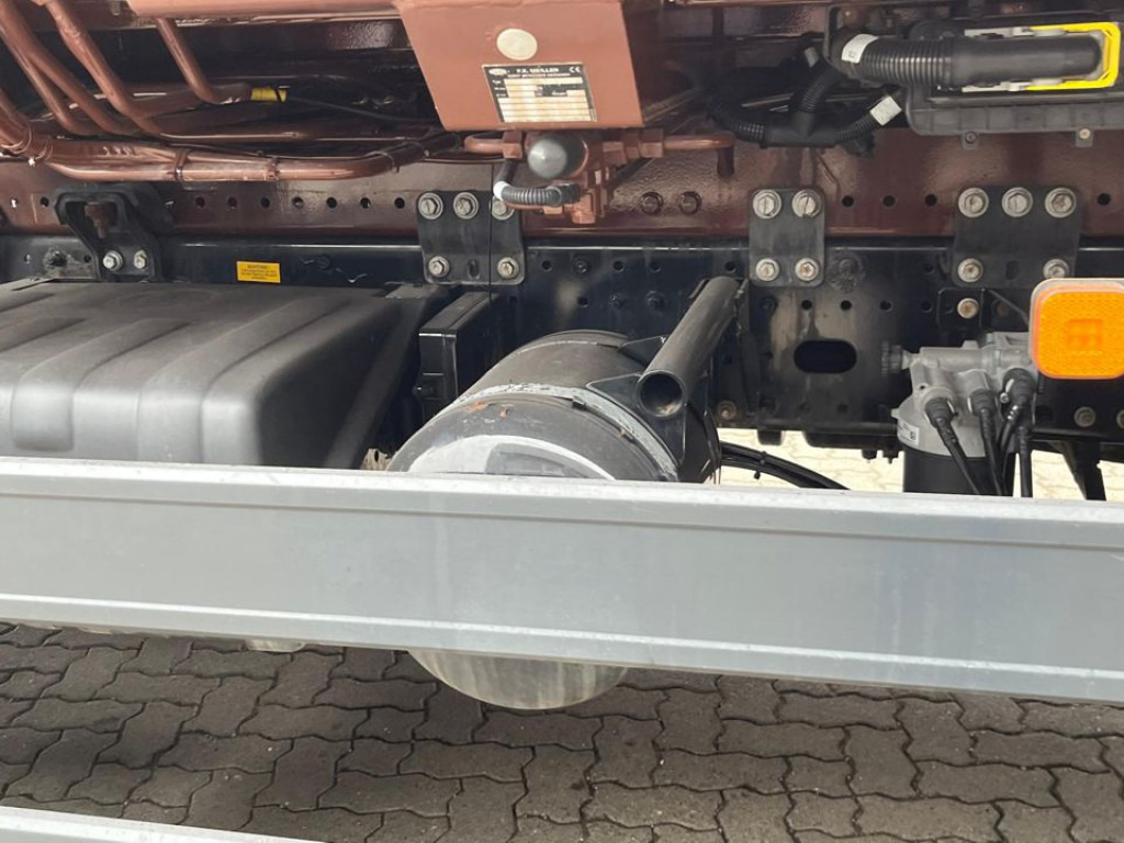 MAN TG-M 18.320 4x2 Absetzkipper Meiller, Funk - Utovarivač s proklizavajućim upravljanjem: slika MAN TG-M 18.320 4x2 Absetzkipper Meiller, Funk - Utovarivač s proklizavajućim upravljanjem MAN TG-M 18.320 4x2 Absetzkipper Meiller, Funk - Utovarivač s proklizavajućim upravljanjem: slika MAN TG-M 18.320 4x2 Absetzkipper Meiller, Funk - Utovarivač s proklizavajućim upravljanjem