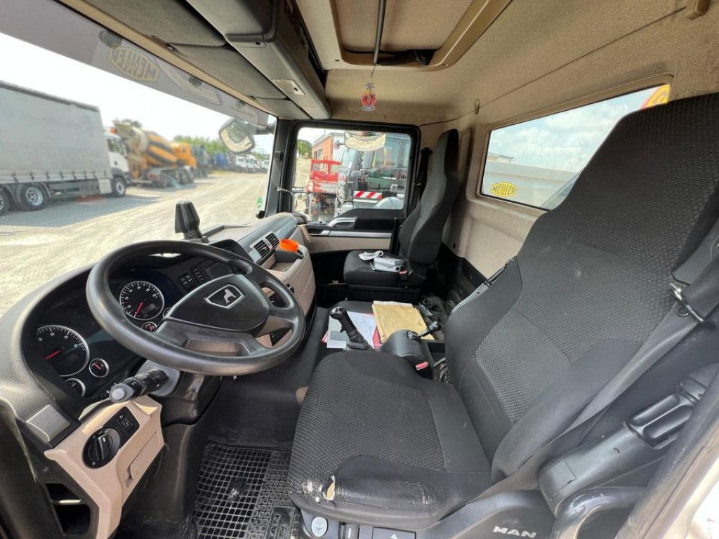 MAN TG-M 18.340 4x2 2-Achs Kipper Kran Palf. PK 130 - Kiper, Kamion s kranom: slika MAN TG-M 18.340 4x2 2-Achs Kipper Kran Palf. PK 130 - Kiper, Kamion s kranom MAN TG-M 18.340 4x2 2-Achs Kipper Kran Palf. PK 130 - Kiper, Kamion s kranom: slika MAN TG-M 18.340 4x2 2-Achs Kipper Kran Palf. PK 130 - Kiper, Kamion s kranom