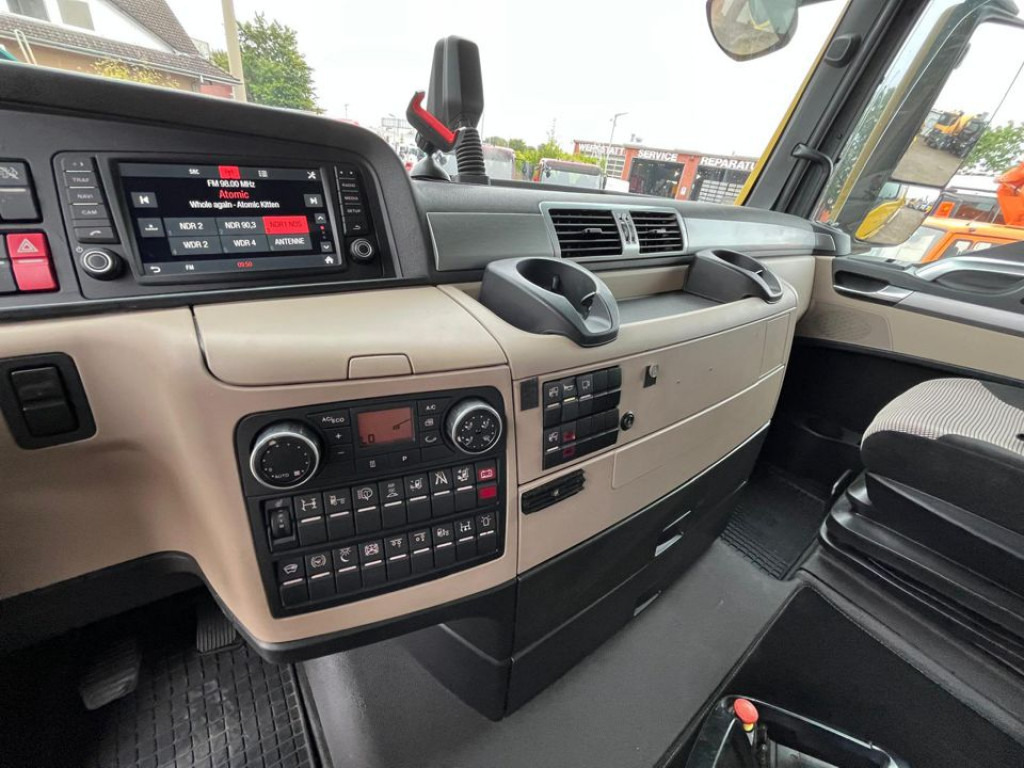 MAN TG-X 26.500 6x2-2 LL Pritsche Heckkran 53m to, Funk,Twistlock. - Kamion s otvorenim sandukom, Kamion s kranom: slika MAN TG-X 26.500 6x2-2 LL Pritsche Heckkran 53m to, Funk,Twistlock. - Kamion s otvorenim sandukom, Kamion s kranom MAN TG-X 26.500 6x2-2 LL Pritsche Heckkran 53m to, Funk,Twistlock. - Kamion s otvorenim sandukom, Kamion s kranom: slika MAN TG-X 26.500 6x2-2 LL Pritsche Heckkran 53m to, Funk,Twistlock. - Kamion s otvorenim sandukom, Kamion s kranom