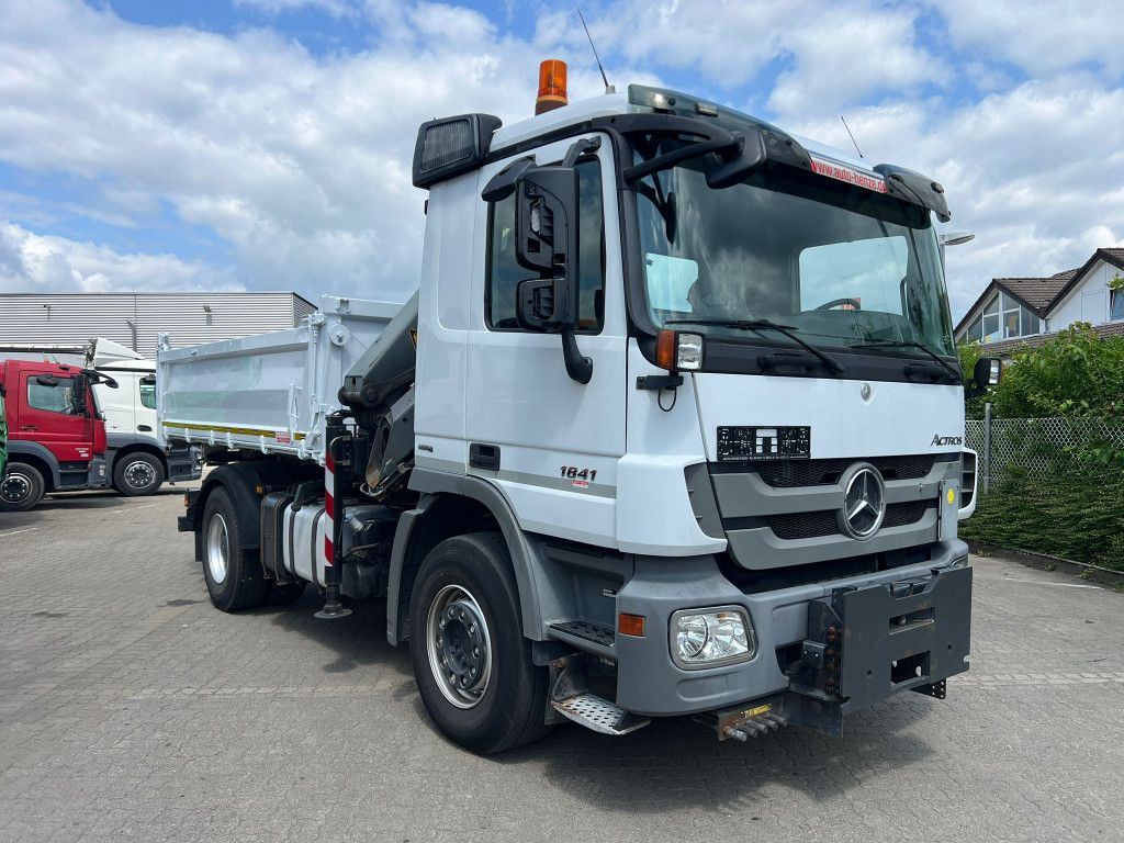 Mercedes-Benz Actros 1841 K 2-Achs Kipper Kran Funk/2xhydr+Gre Mercedes-Benz Actros 1841 K 2-Achs Kipper Kran Funk/2xhydr+Gre - Kiper, Kamion s kranom: slika Mercedes-Benz Actros 1841 K 2-Achs Kipper Kran Funk/2xhydr+Gre Mercedes-Benz Actros 1841 K 2-Achs Kipper Kran Funk/2xhydr+Gre - Kiper, Kamion s kranom Mercedes-Benz Actros 1841 K 2-Achs Kipper Kran Funk/2xhydr+Gre Mercedes-Benz Actros 1841 K 2-Achs Kipper Kran Funk/2xhydr+Gre - Kiper, Kamion s kranom: slika Mercedes-Benz Actros 1841 K 2-Achs Kipper Kran Funk/2xhydr+Gre Mercedes-Benz Actros 1841 K 2-Achs Kipper Kran Funk/2xhydr+Gre - Kiper, Kamion s kranom