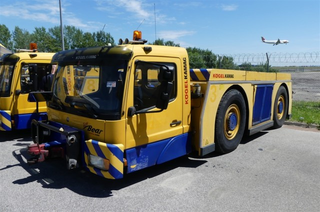 Pushback Kamag Towbear - Traktor za vuču zrakoplova: slika Pushback Kamag Towbear - Traktor za vuču zrakoplova Pushback Kamag Towbear - Traktor za vuču zrakoplova: slika Pushback Kamag Towbear - Traktor za vuču zrakoplova