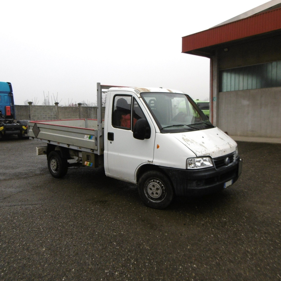 FIAT Ducato 35.12 - Dostavno vozilo s ravnom platformom: slika FIAT Ducato 35.12 - Dostavno vozilo s ravnom platformom FIAT Ducato 35.12 - Dostavno vozilo s ravnom platformom: slika FIAT Ducato 35.12 - Dostavno vozilo s ravnom platformom