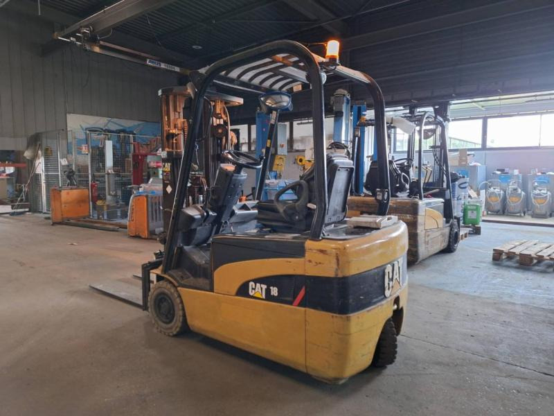 Caterpillar EP18NT - Električni viličar: slika Caterpillar EP18NT - Električni viličar Caterpillar EP18NT - Električni viličar: slika Caterpillar EP18NT - Električni viličar