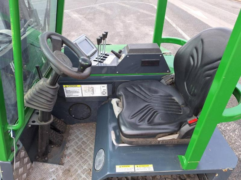 Combilift CBE2500 - 4-smjerni regalni viličar: slika Combilift CBE2500 - 4-smjerni regalni viličar Combilift CBE2500 - 4-smjerni regalni viličar: slika Combilift CBE2500 - 4-smjerni regalni viličar
