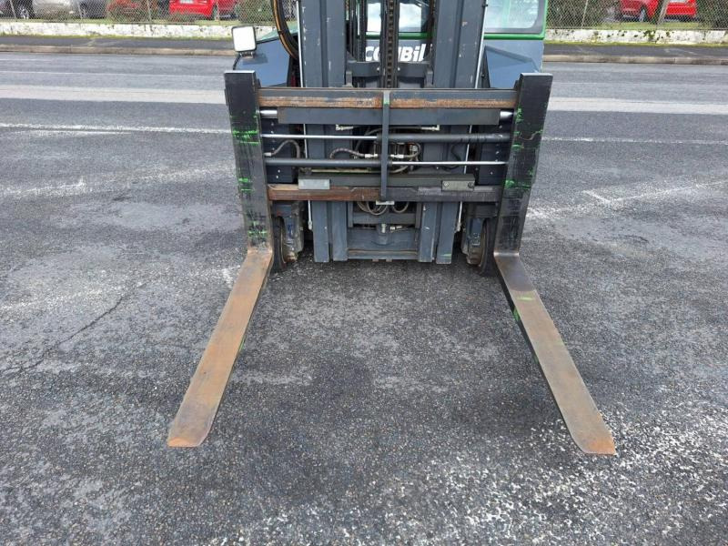 Combilift CBE2500 - 4-smjerni regalni viličar: slika Combilift CBE2500 - 4-smjerni regalni viličar Combilift CBE2500 - 4-smjerni regalni viličar: slika Combilift CBE2500 - 4-smjerni regalni viličar