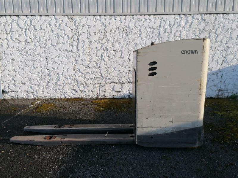 Crown RT4000 - Paletni viličar: slika Crown RT4000 - Paletni viličar Crown RT4000 - Paletni viličar: slika Crown RT4000 - Paletni viličar