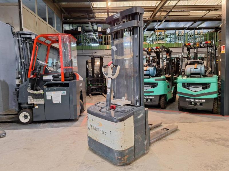 Crown WE2300-16 - Slagač stoga: slika Crown WE2300-16 - Slagač stoga Crown WE2300-16 - Slagač stoga: slika Crown WE2300-16 - Slagač stoga