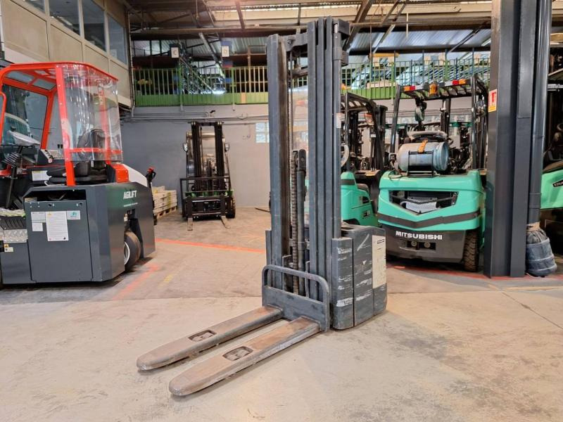 Crown WE2300-16 - Slagač stoga: slika Crown WE2300-16 - Slagač stoga Crown WE2300-16 - Slagač stoga: slika Crown WE2300-16 - Slagač stoga