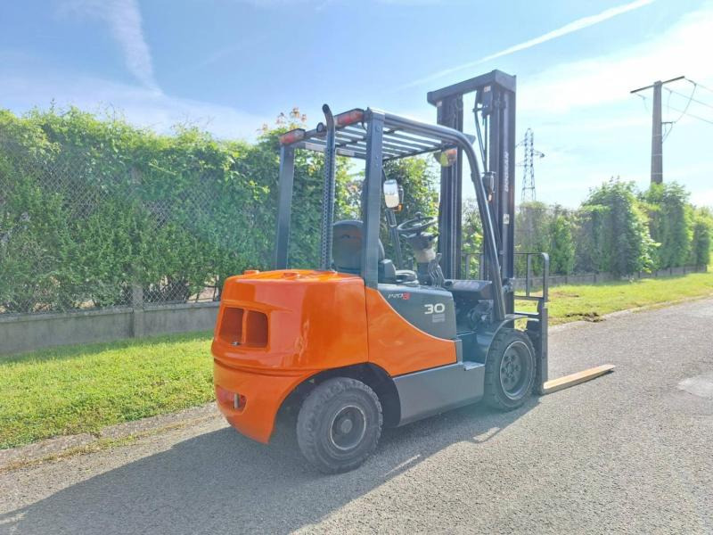 Doosan D30S 5 - Diesel viličar: slika Doosan D30S 5 - Diesel viličar Doosan D30S 5 - Diesel viličar: slika Doosan D30S 5 - Diesel viličar